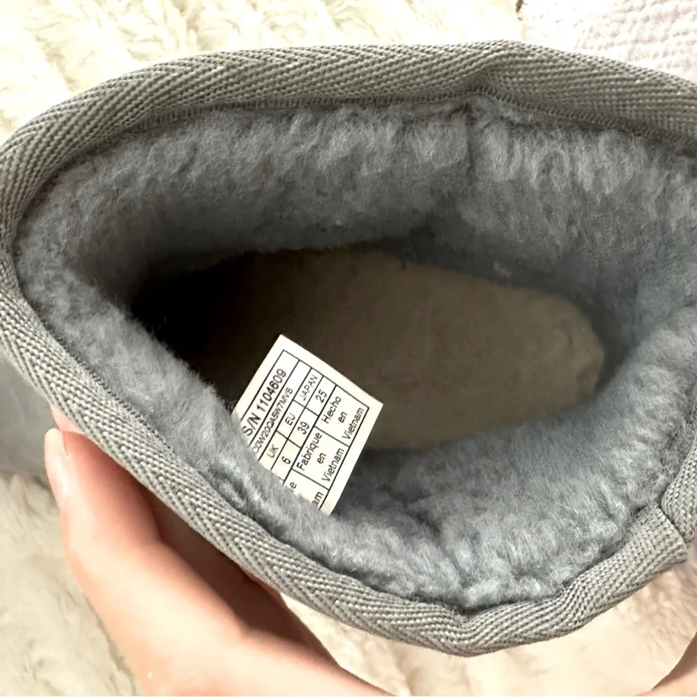 Ugh Boots - Picture 4 of 6